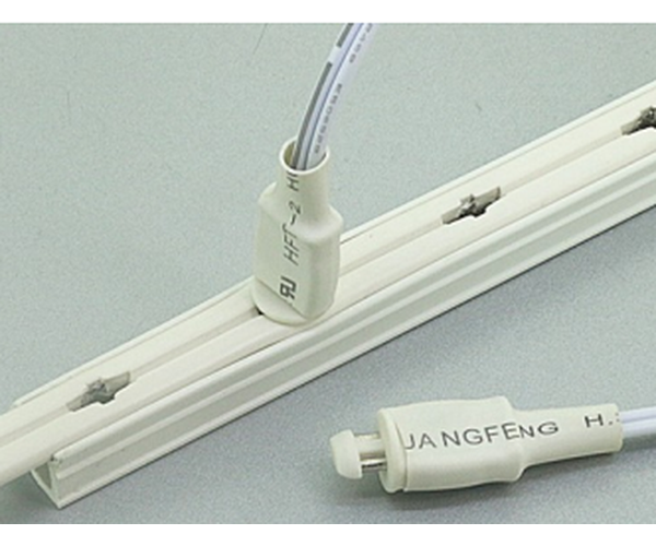 Goulotte PVC blanc pour câble ajouré - adhésif - 1m